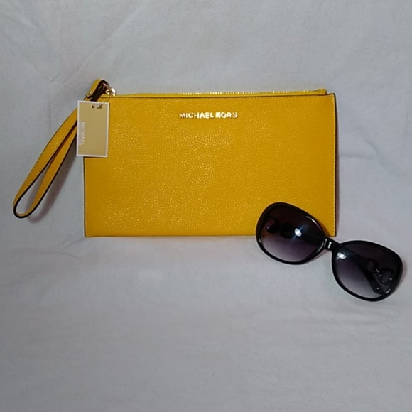 Michael Kors Jet Set Large Zip Clutch Wristlet - Picture 2 of 8